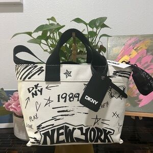 DKNY BRADY SM CROSSBODY NWT